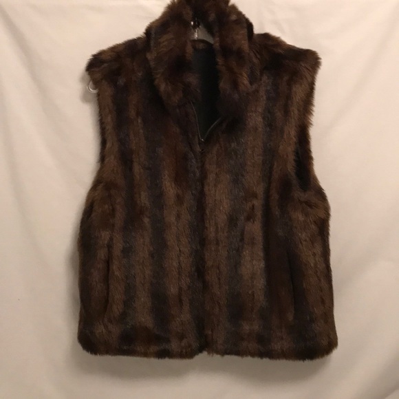 coaco Jackets & Blazers - Coaco reversible women’s faux fur vest Sz M.